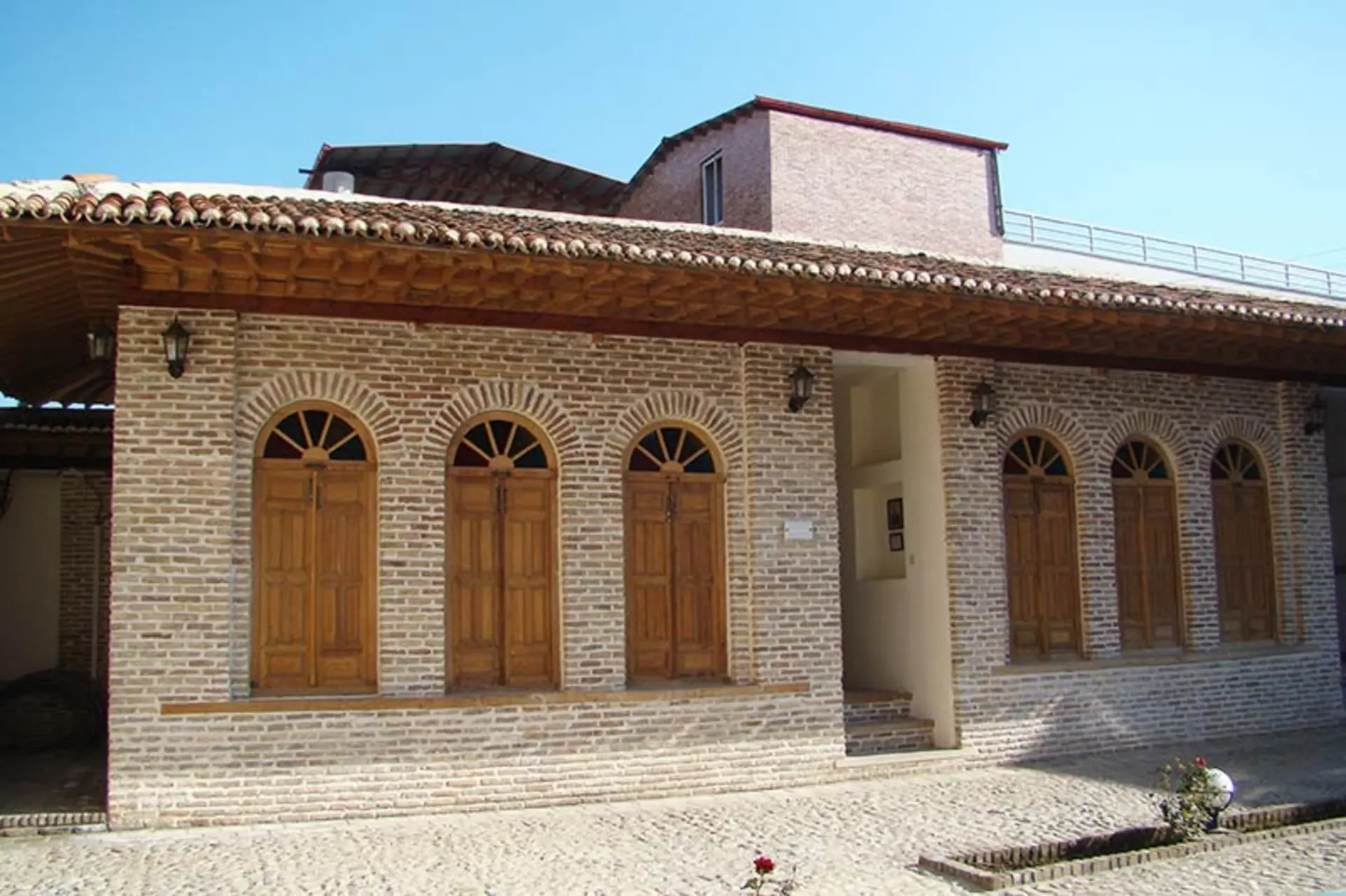 گوشه ای از ساختمان کوچک امیرلطیفی 