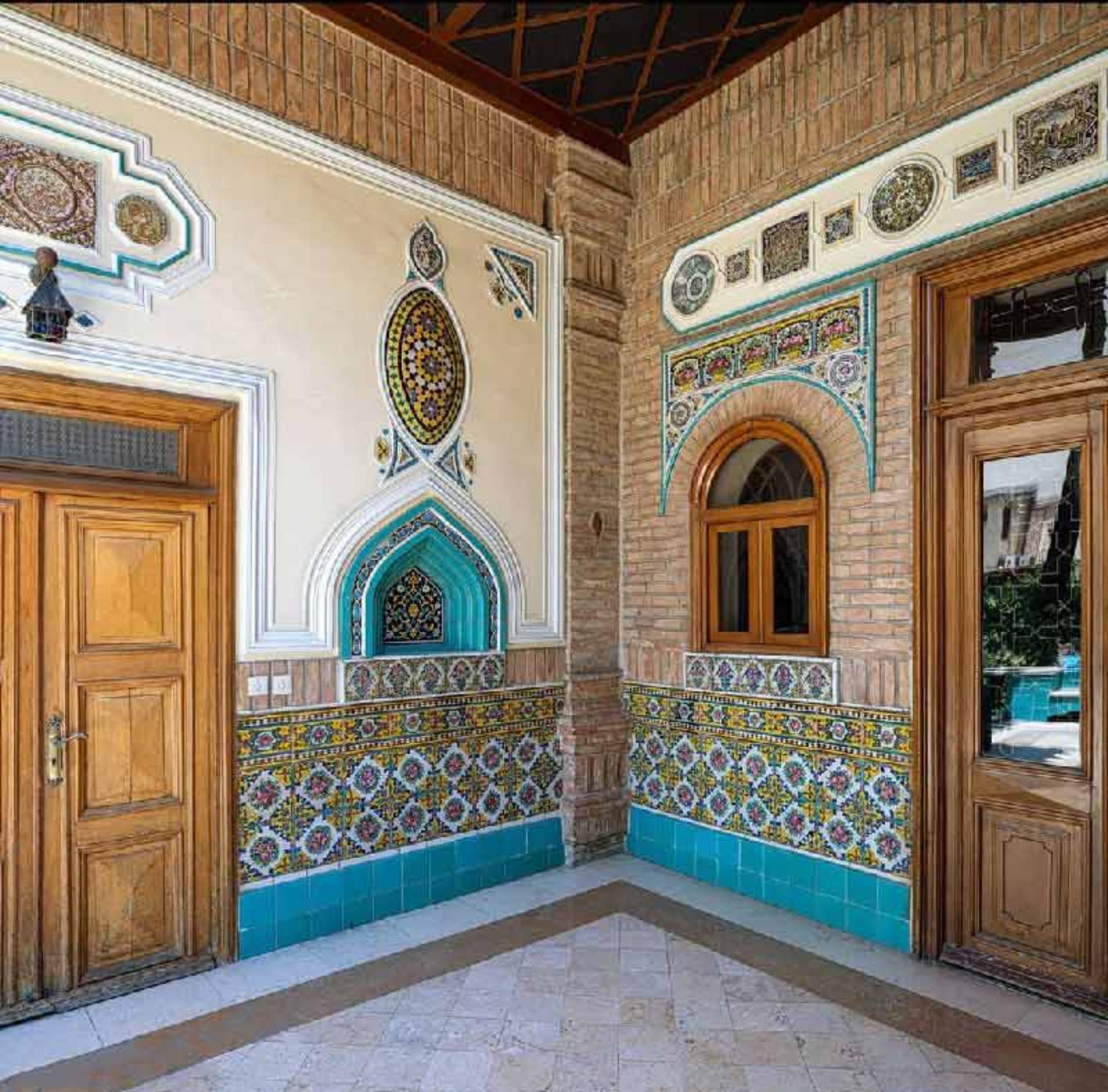 تزیینات کاشیکاری خانه مقدم 