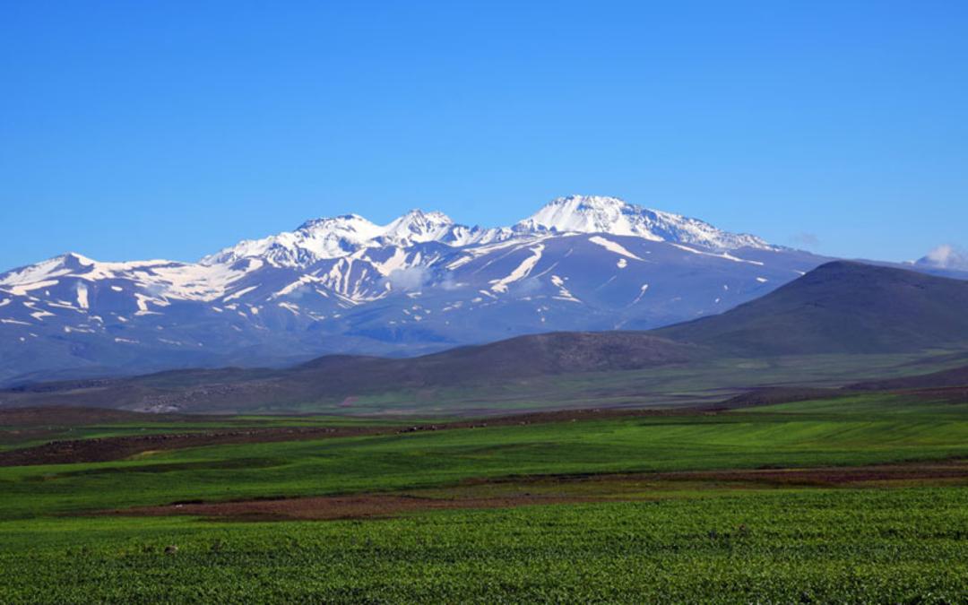دورنمای قله‌های سبلان