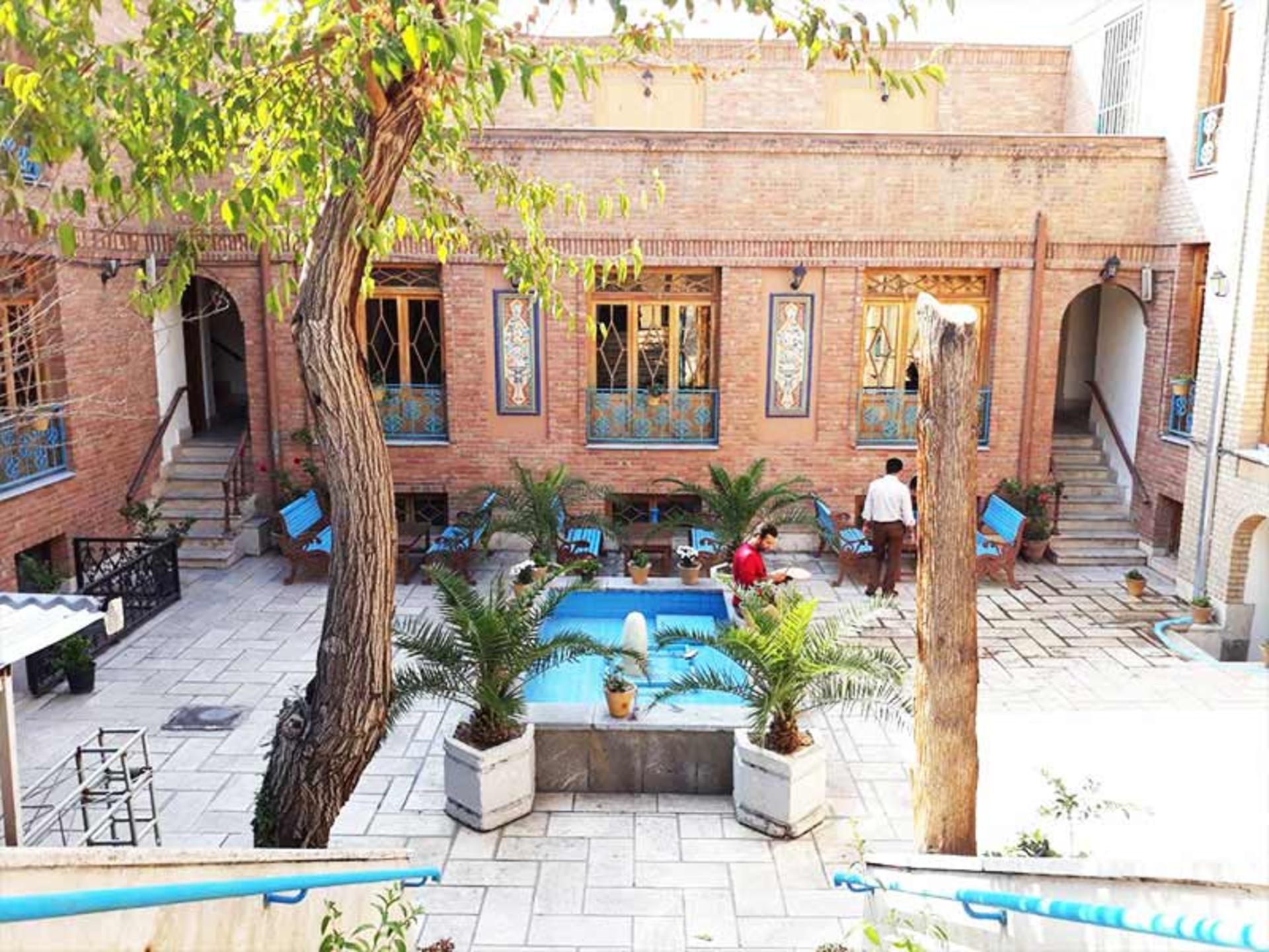 نمای ورودی خانه موزه تهران 