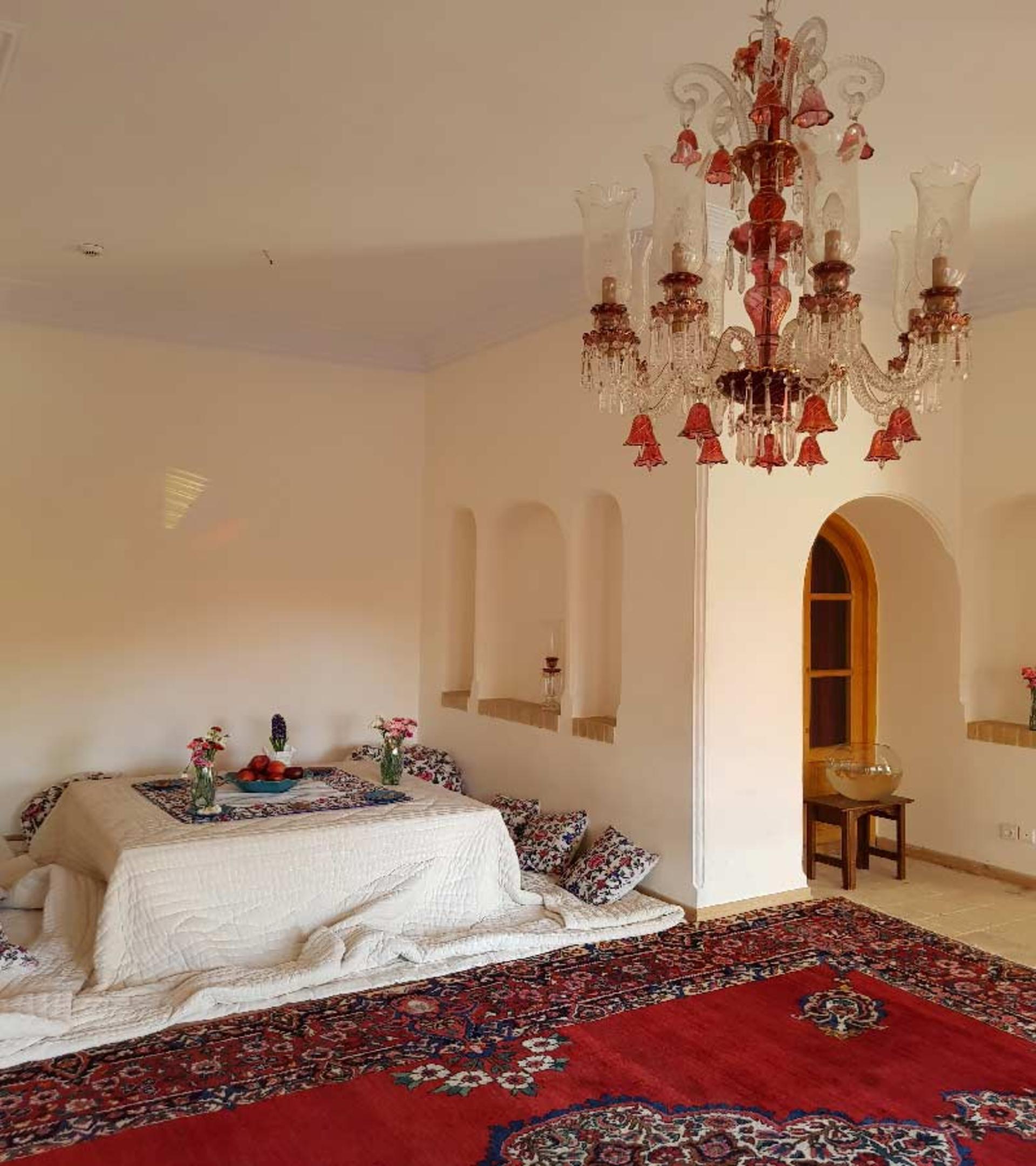 چیدمان سنتی در خانه دبیرالملک 