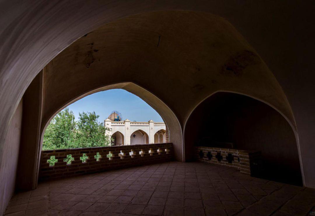 ایوان خانه هشت بهشت نیری