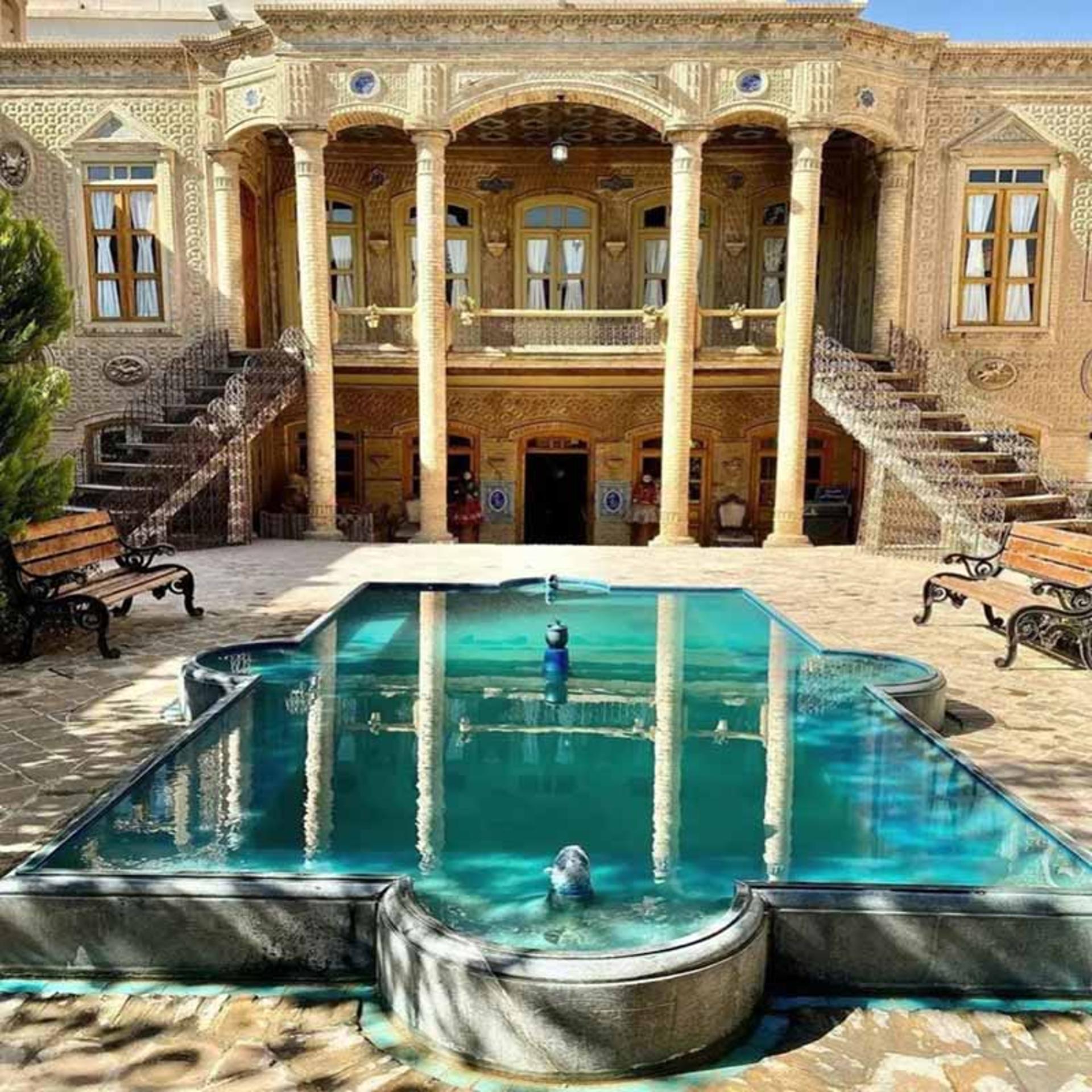 حوض حیاط خانه داروغه مشهد 