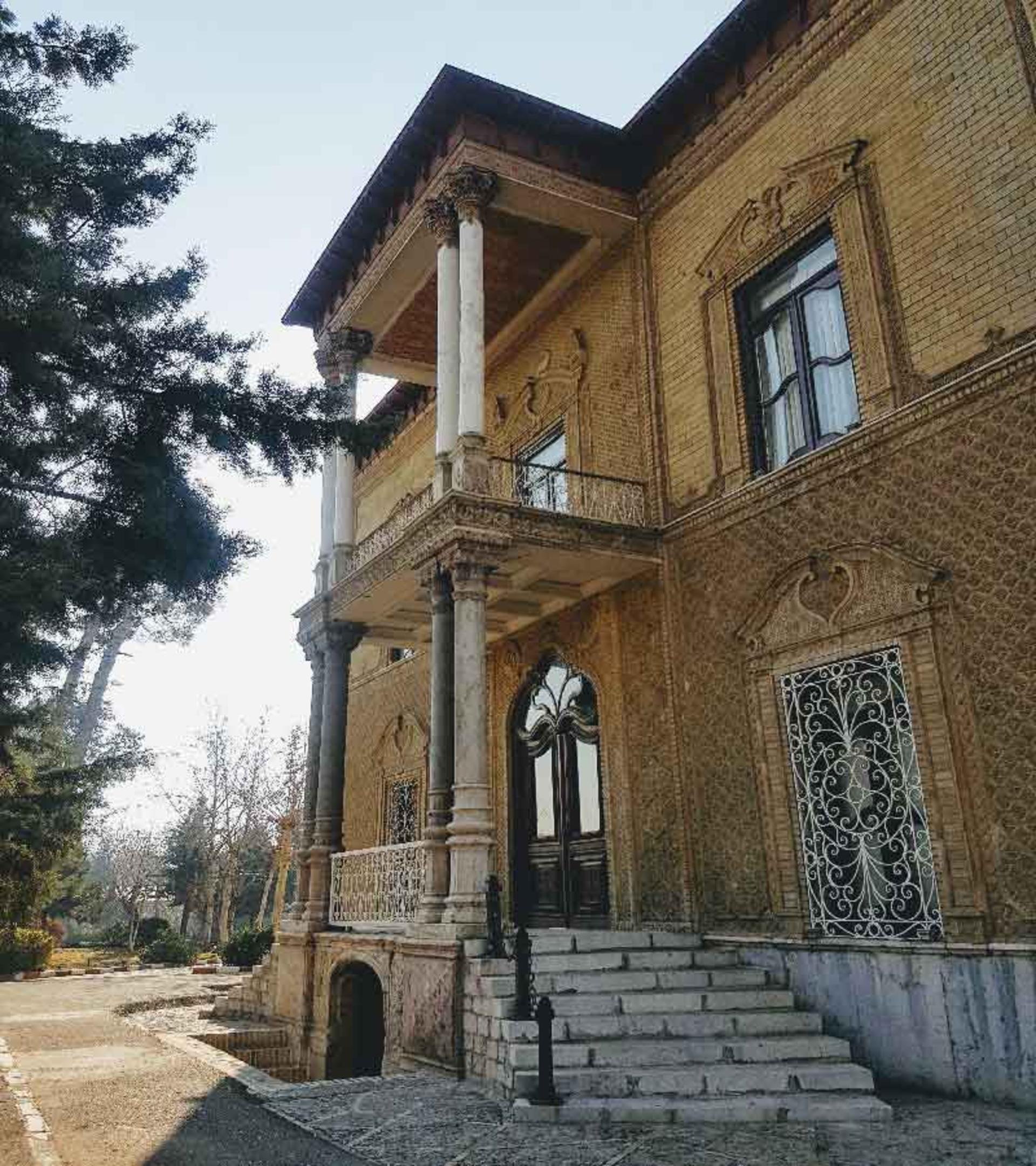 یکی از ورودی‌های خانه تیمورتاش 