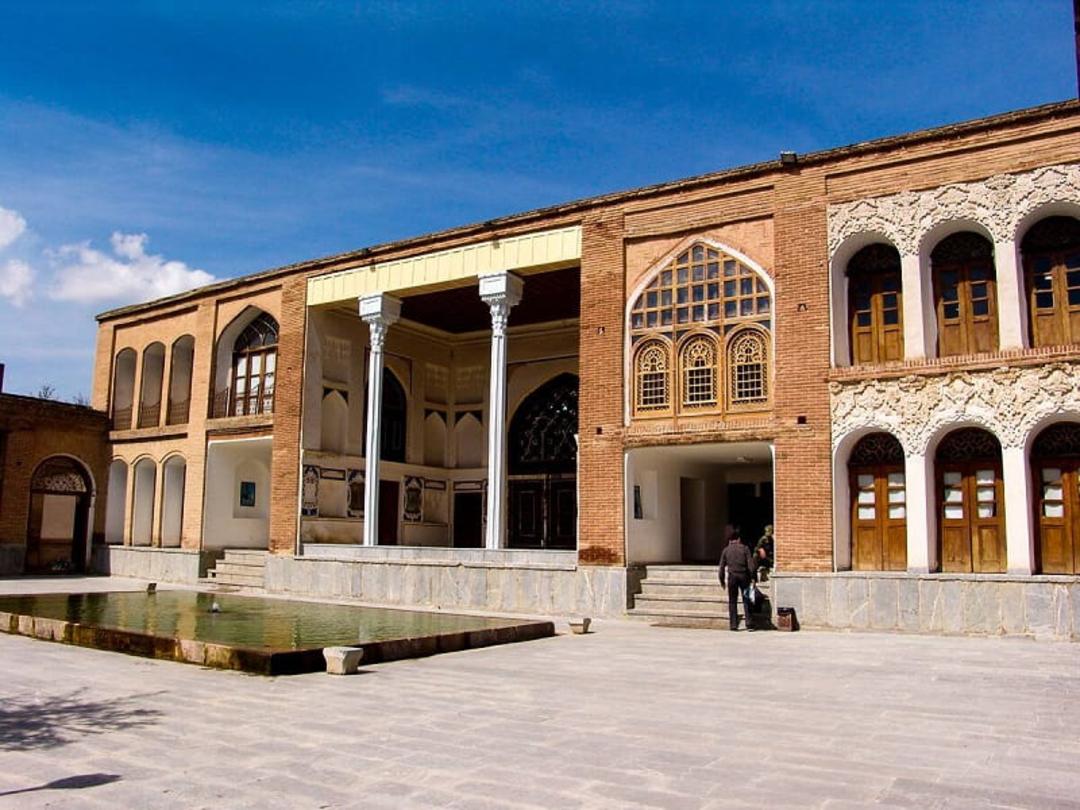 حیاط عمارت آصف‌ خان وزیری