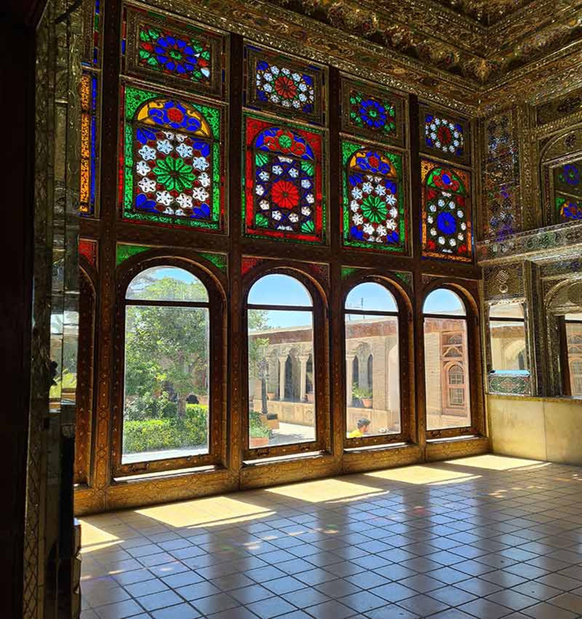 پنجره های ارسی خانه زینت الملک 