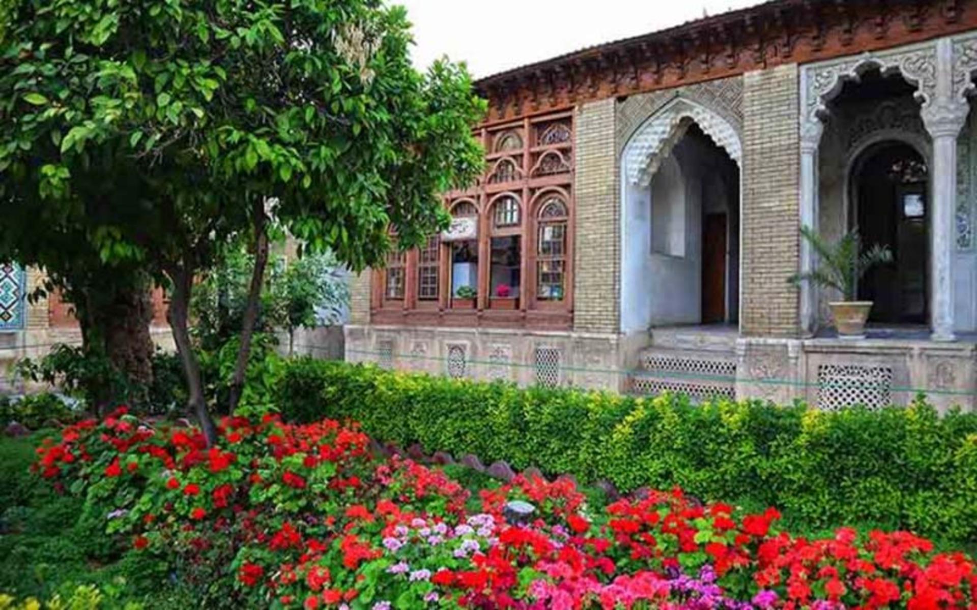 باغچه حیاط زینت الملک 