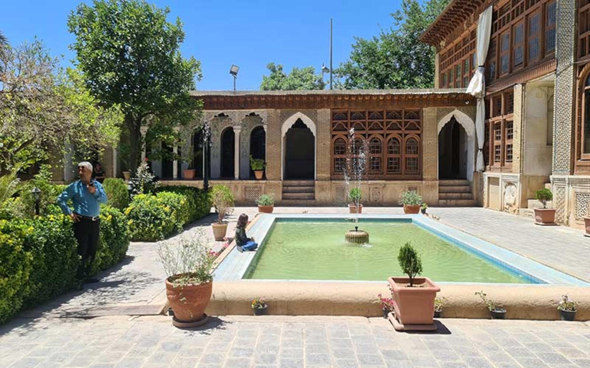 حوض و حیاط خانه زینت الملک 