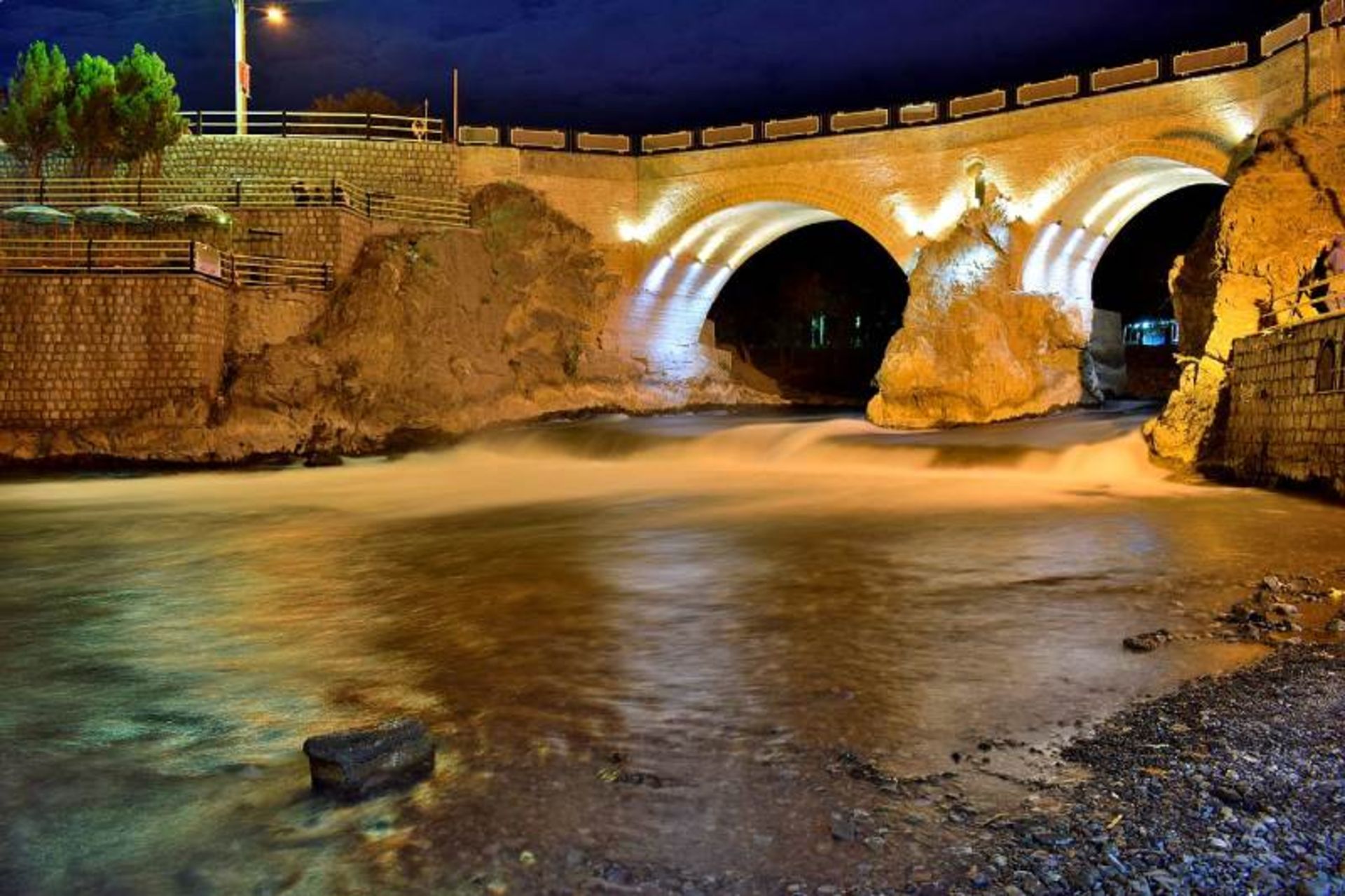 پل زمان خان سامان در شب