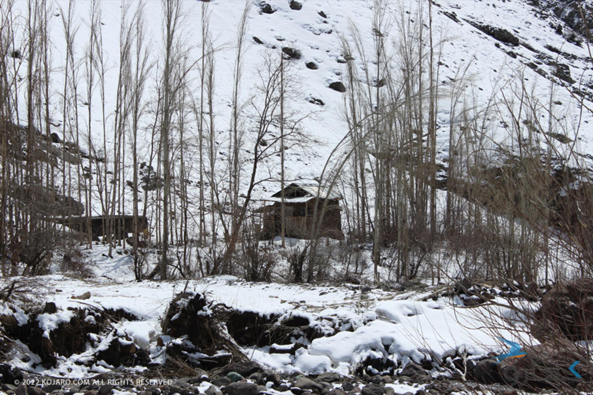 کلبه ای در نزدیکی روستای جوستان