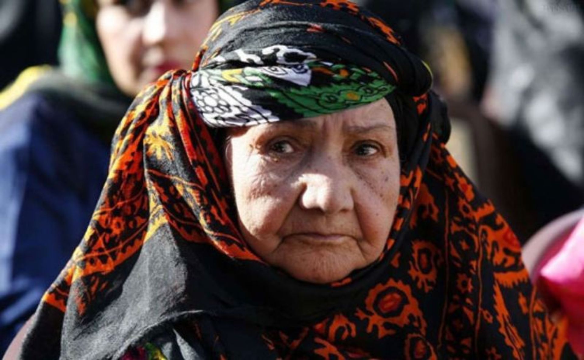سرون، پوشش محلی زنانه