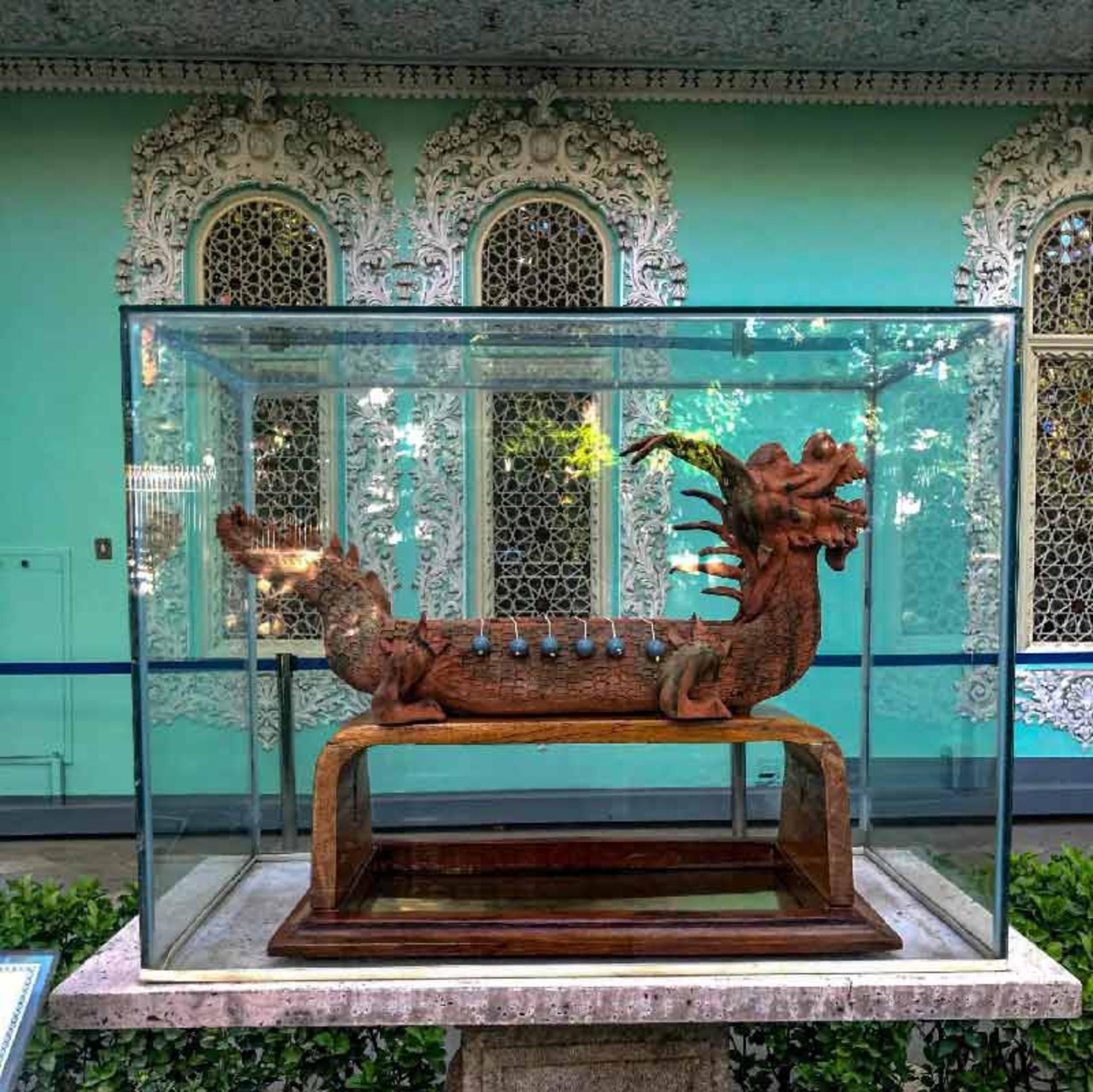اشیای تاریخی موجود در موزه زمان