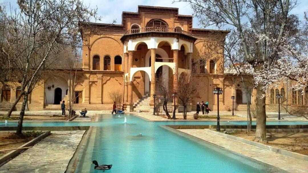 حیاط و عمارت خسرو آباد سنندج