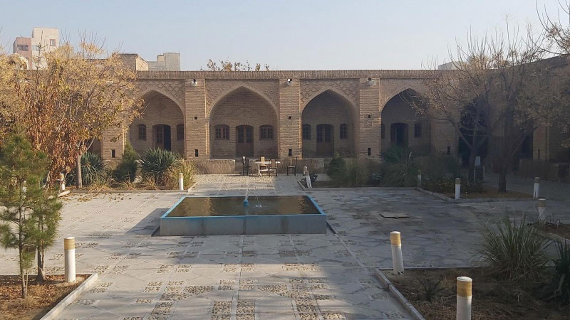 کاروانسرای حاج کمال رباط کریم