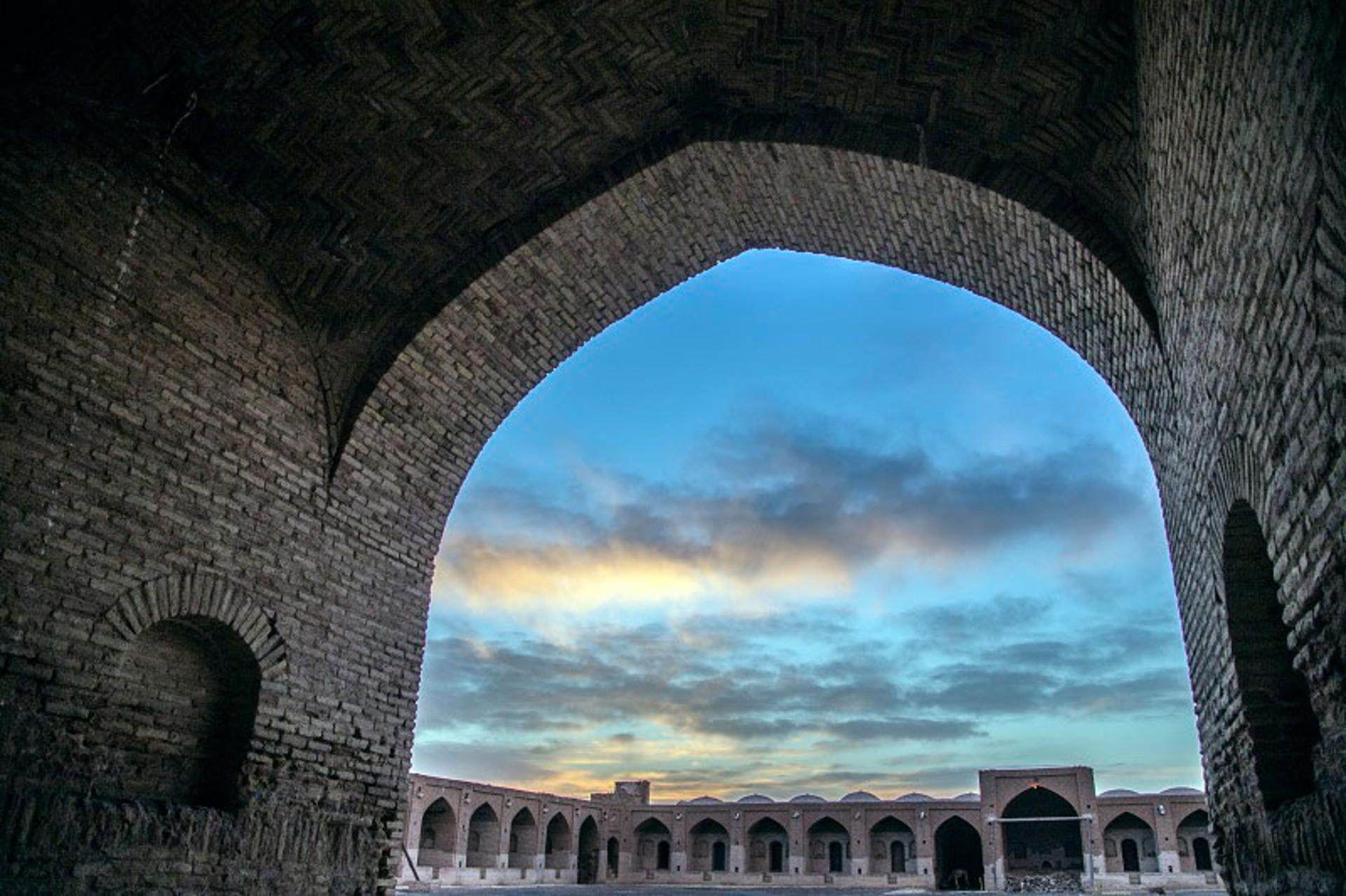 پیش تاق کاروانسرای دیر گچین