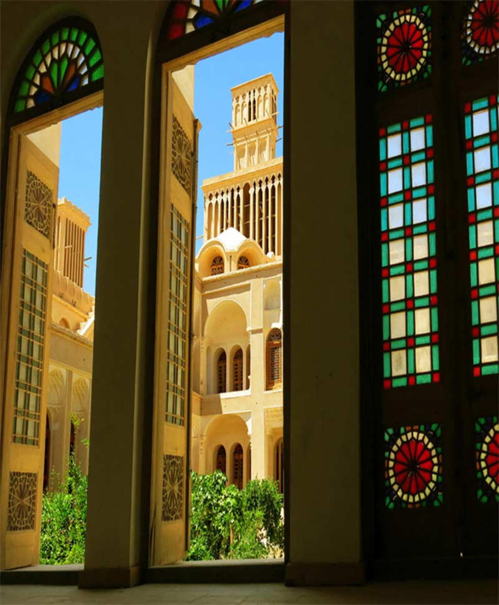 پنجره های اتاق خانه آقازاده 
