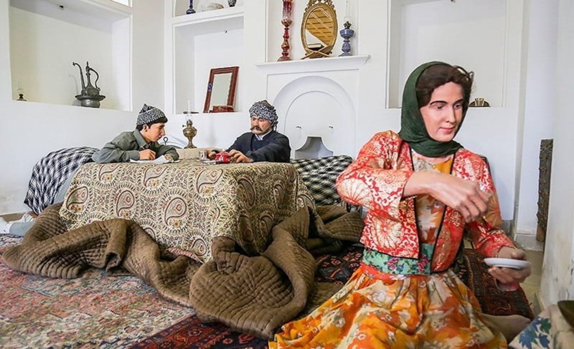 کرسی در خانه کرد