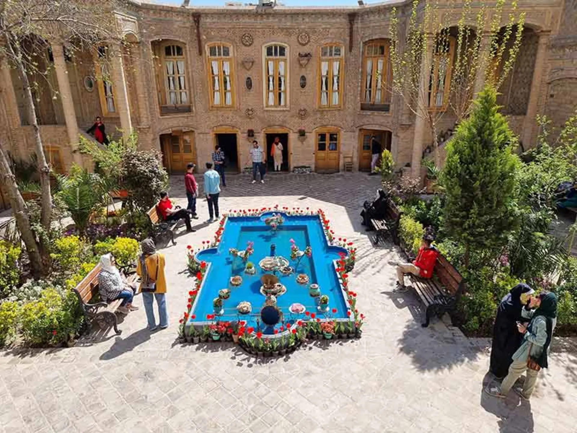 محوطه خارجی خانه داروغه 