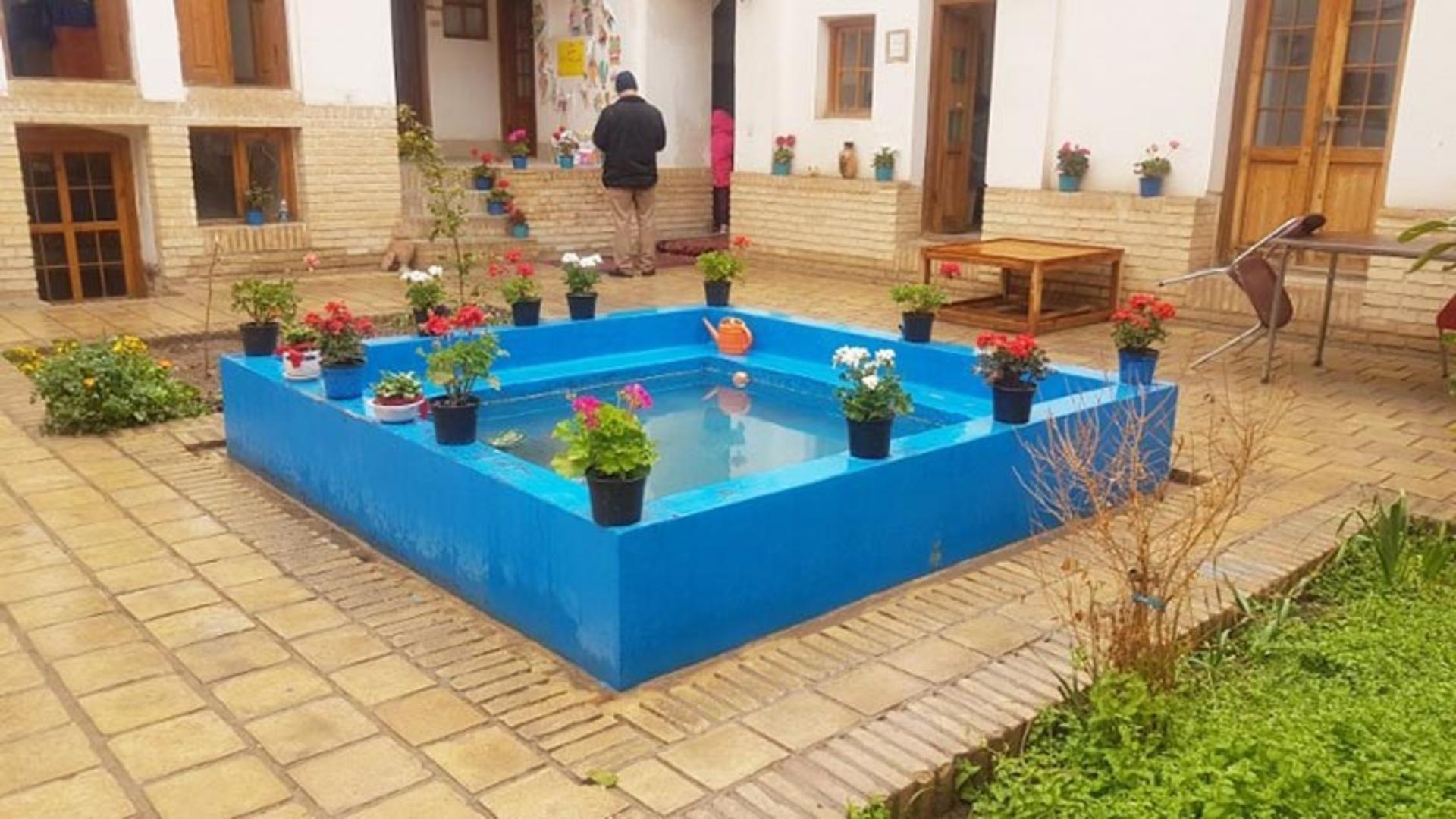 حوض آب خانه تدین 