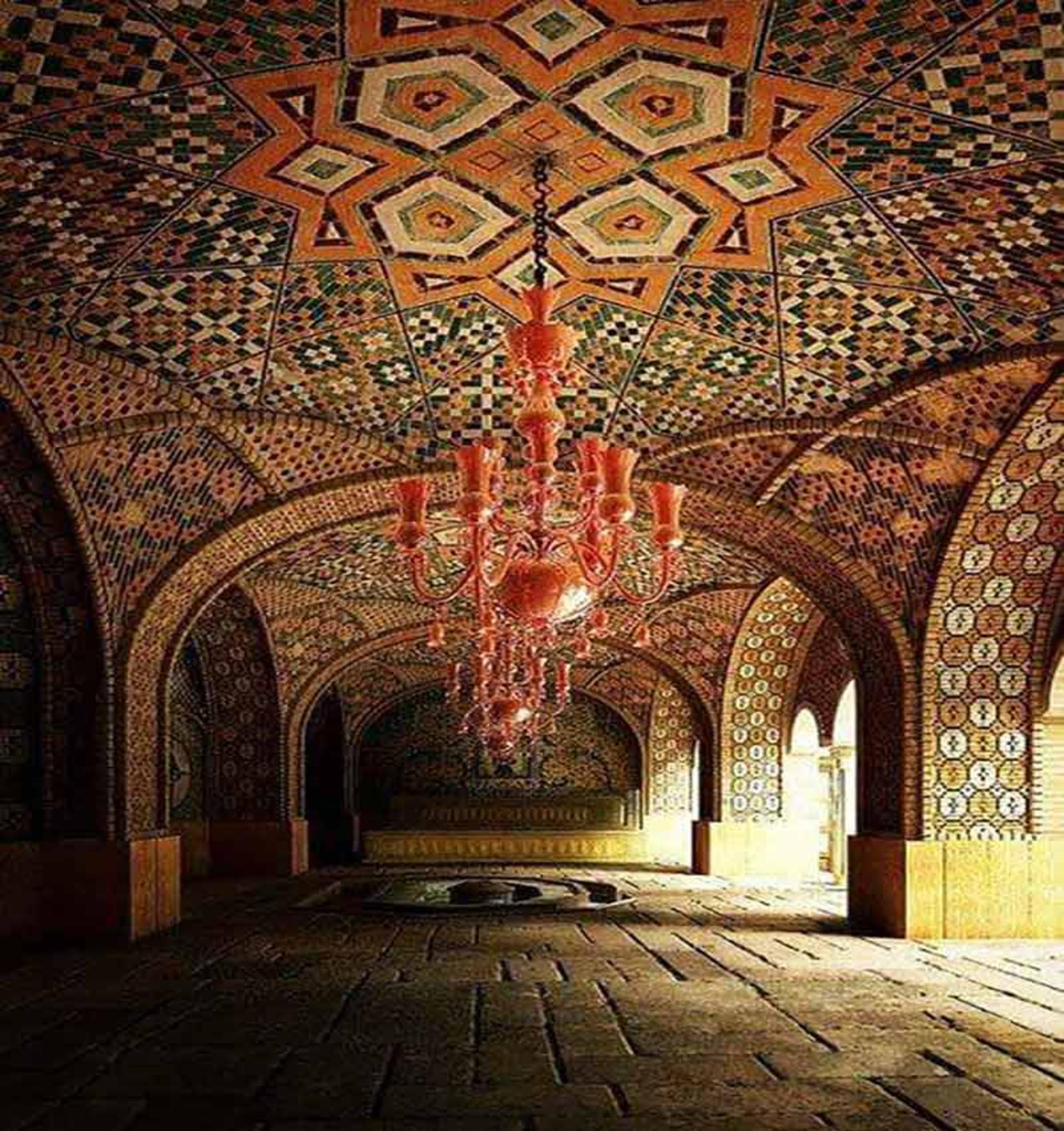 کاشی‌کاری عمارت طباطبایی‌ها 