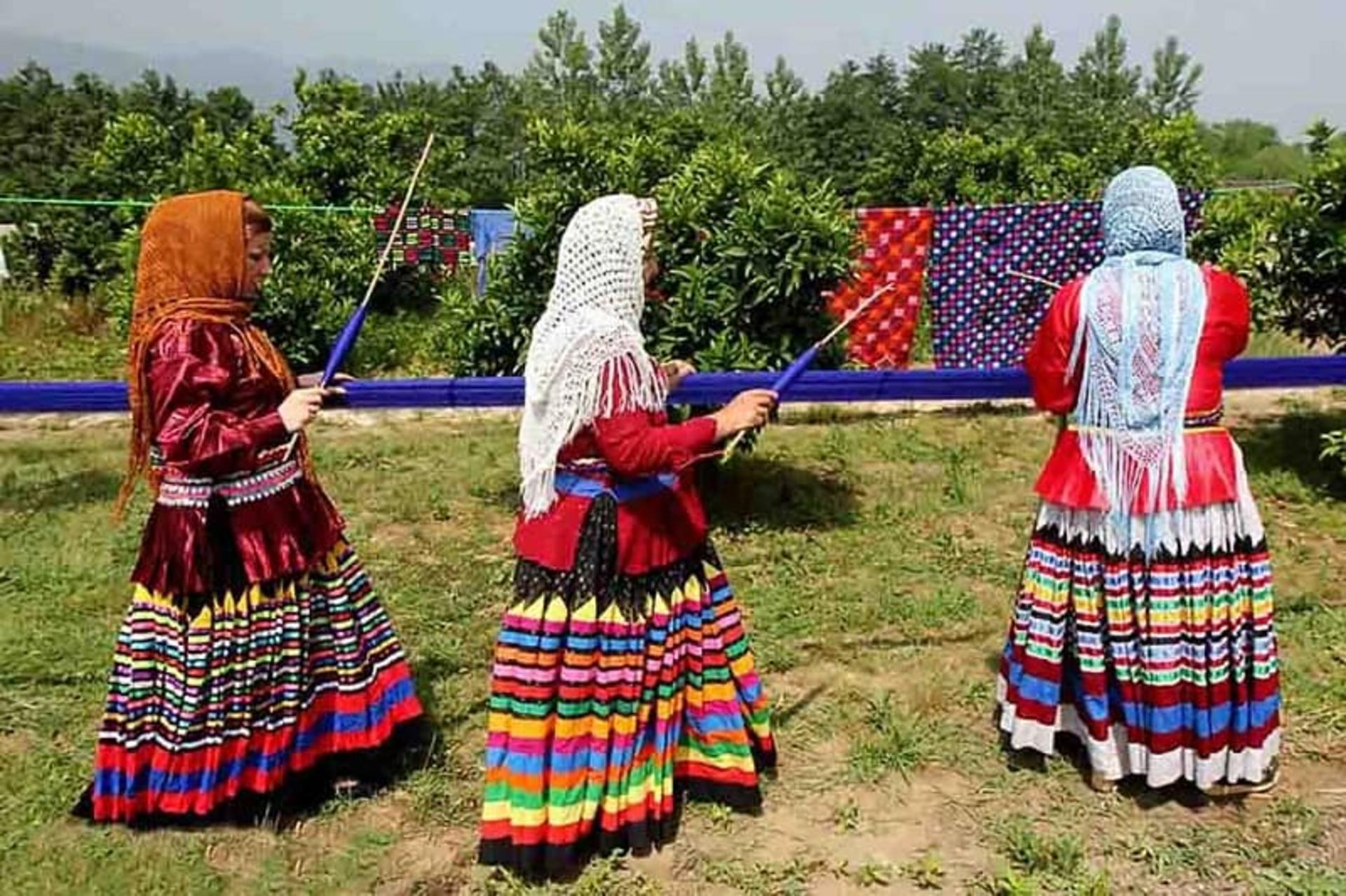 نمایش لباس های محلی روستای قاسم آباد