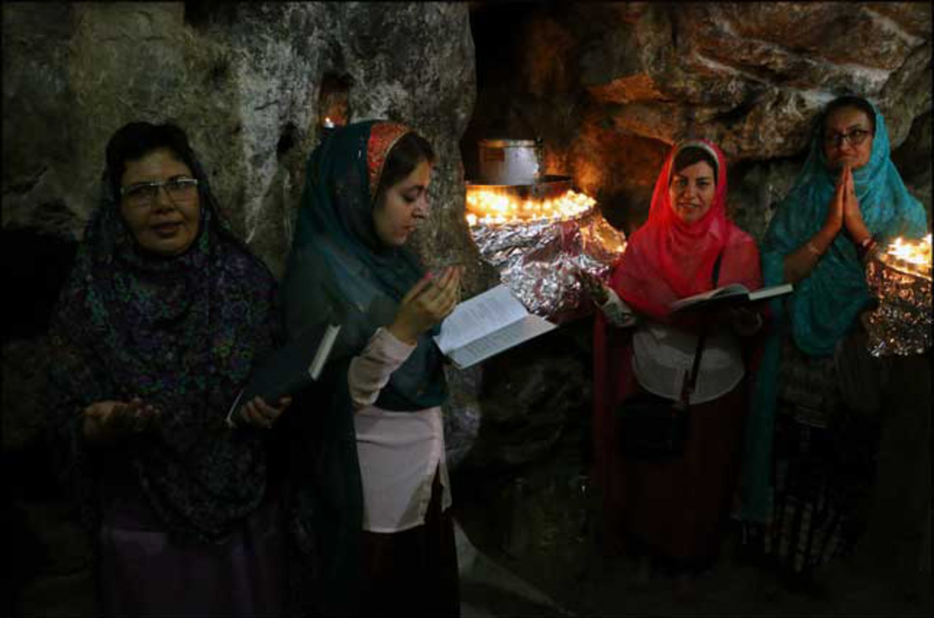 نیایش در آتشکده پیر نارستان 