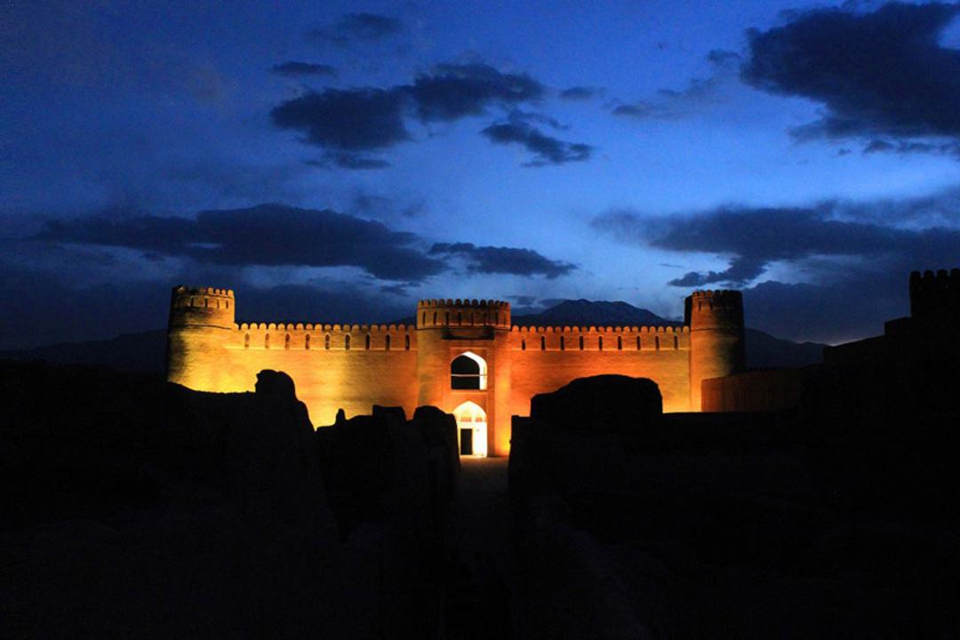 ارگ راین در شب