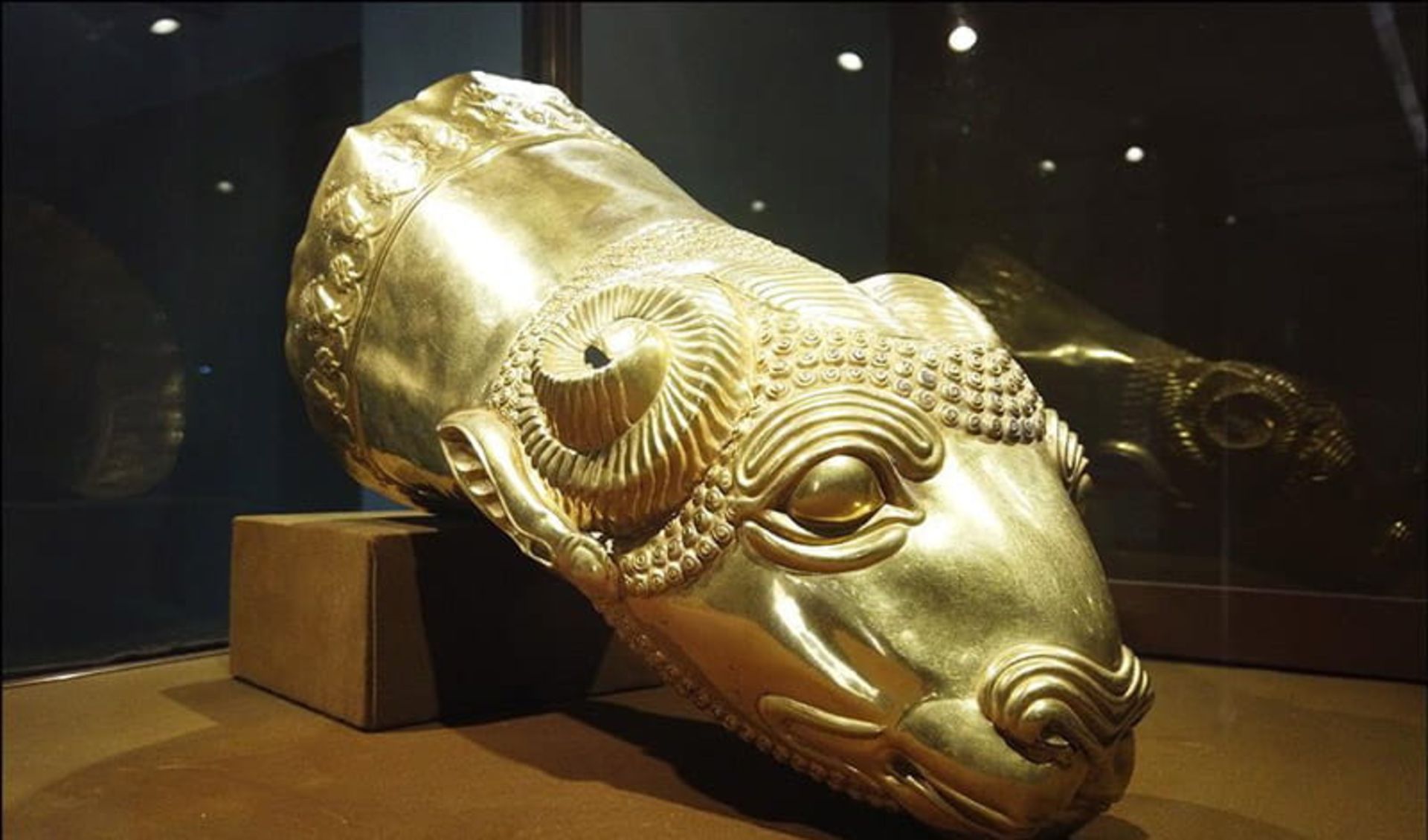 آثار موزه رضا عباسی