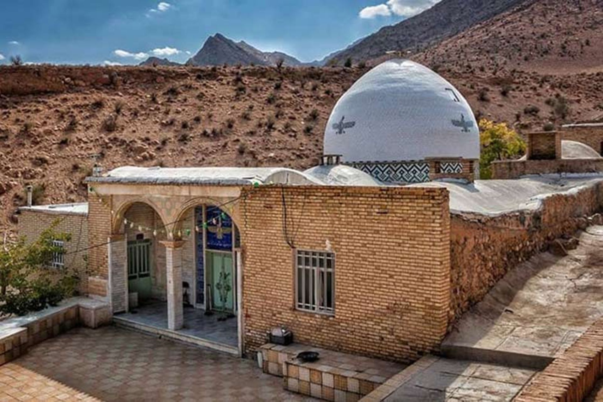 زیارتگاه پارس بانو یزد 