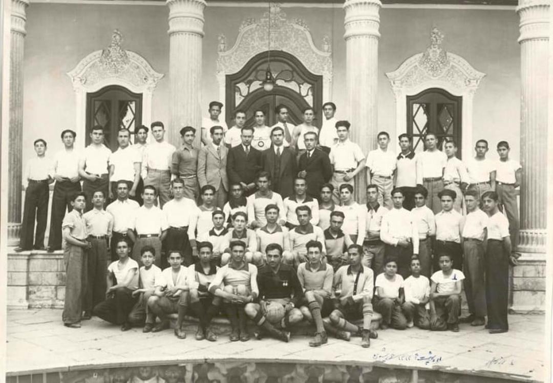 دانش آموزان مدرسه فیروز بهرام در آتشکده آدریان