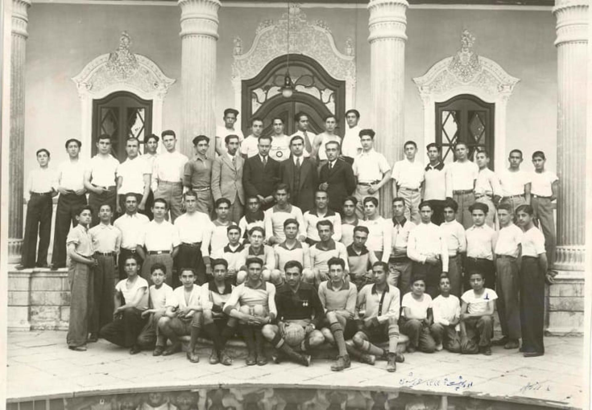 دانش آموزان مدرسه فیروز بهرام در آتشکده آدریان