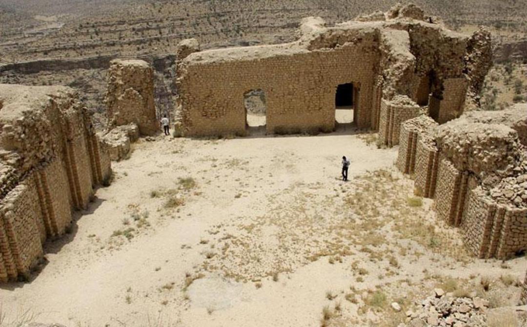 حضور گردشگران در شهر باستانی گور از نمای بالا