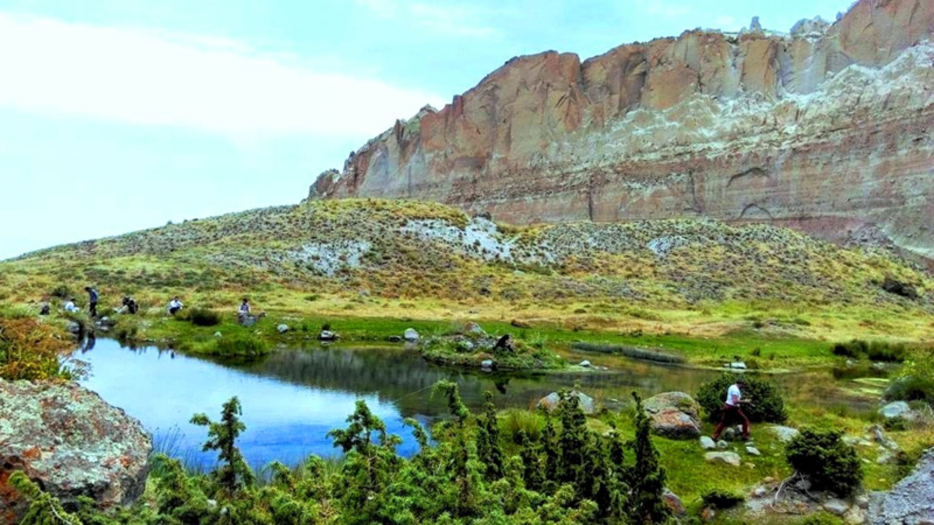 کوه‌های اطراف تالاب جیران گلی