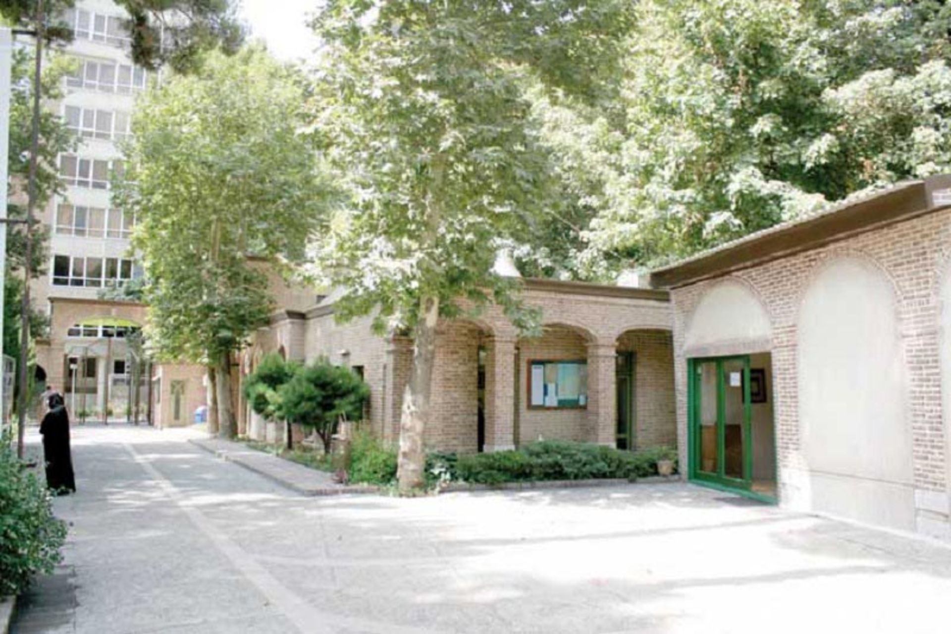 باغ انجمن خوشنویسان ایران در محله دزاشیب تهران
