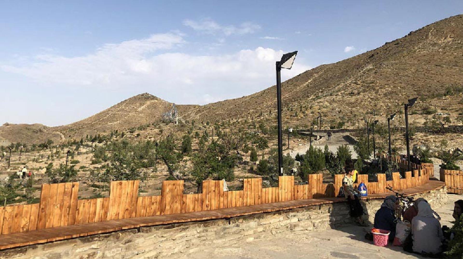 نیمکت‌های چوبی پارک کوهشار مشهد 