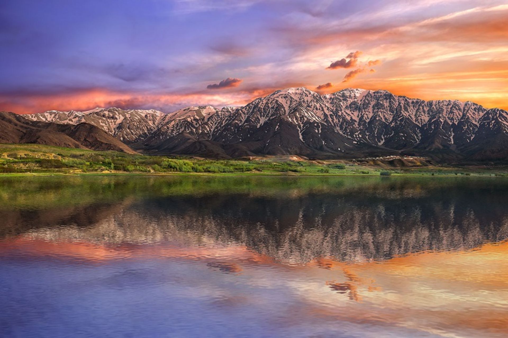 طلوع در تالاب چغاخور، منبع: golrizpix.com، عکاس: گلریز خانعلی‌زاده