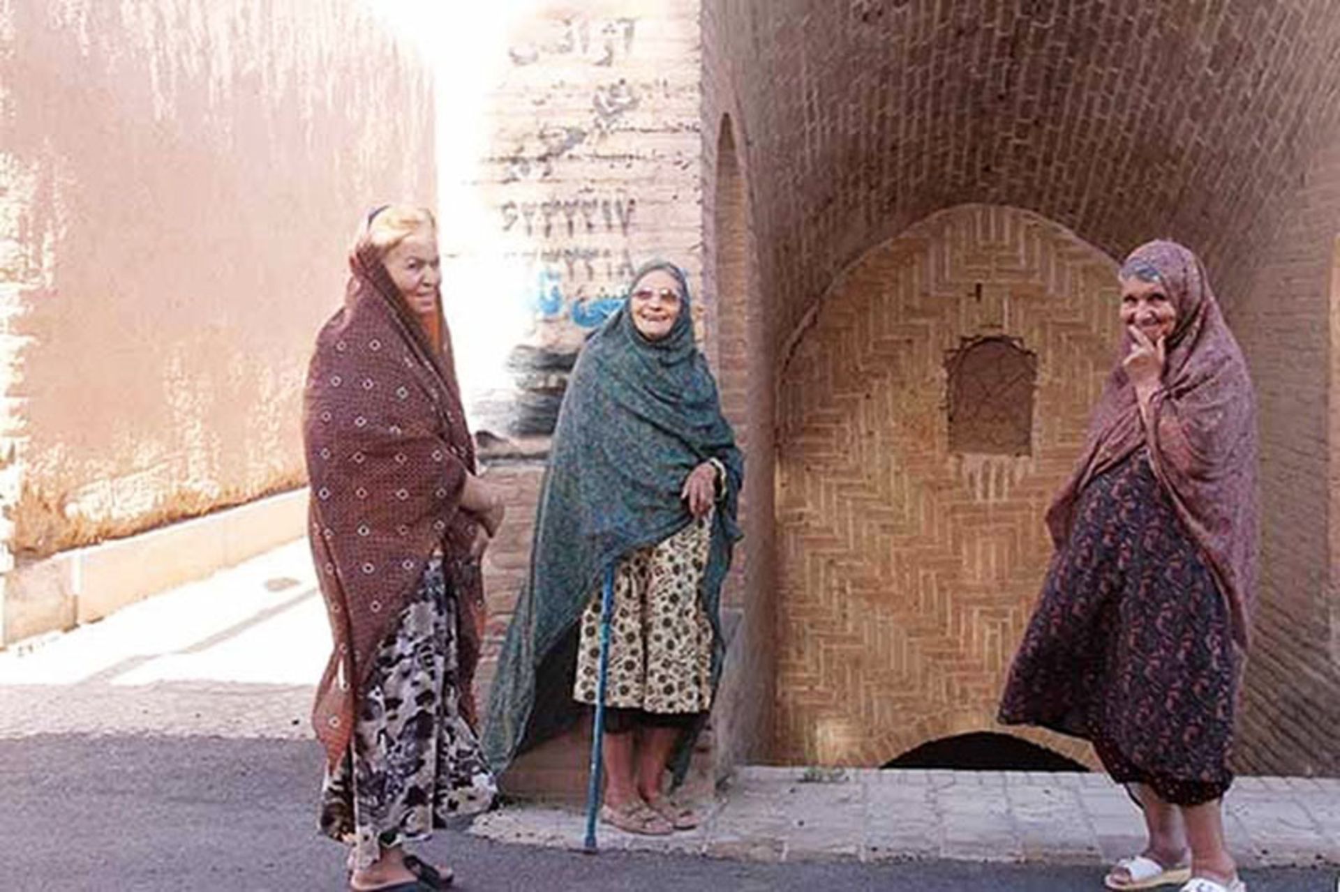 زنان زرتشتی در  لباس سنتی 