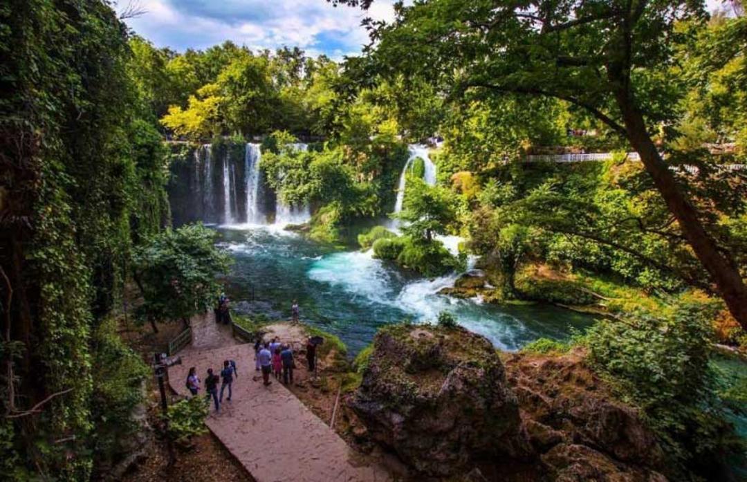 چشم انداز آبشار بالای دودن
