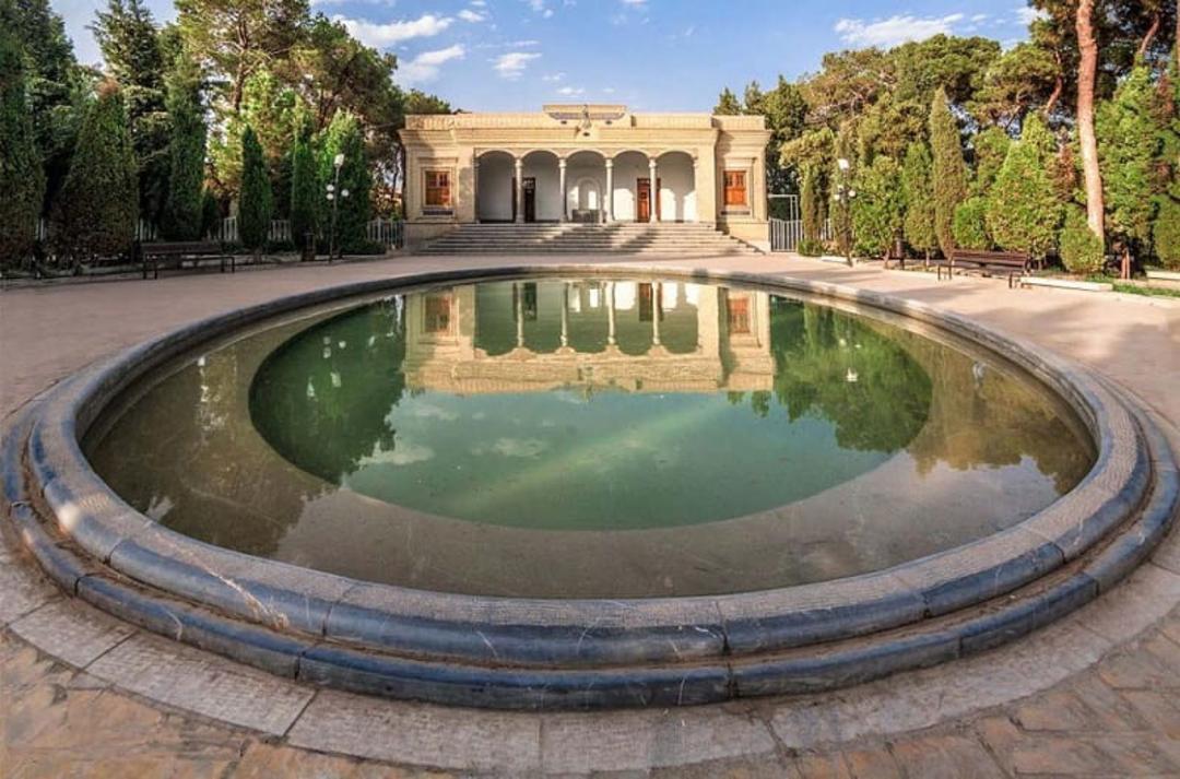 نمایی از محوطه آتشکده آدریان