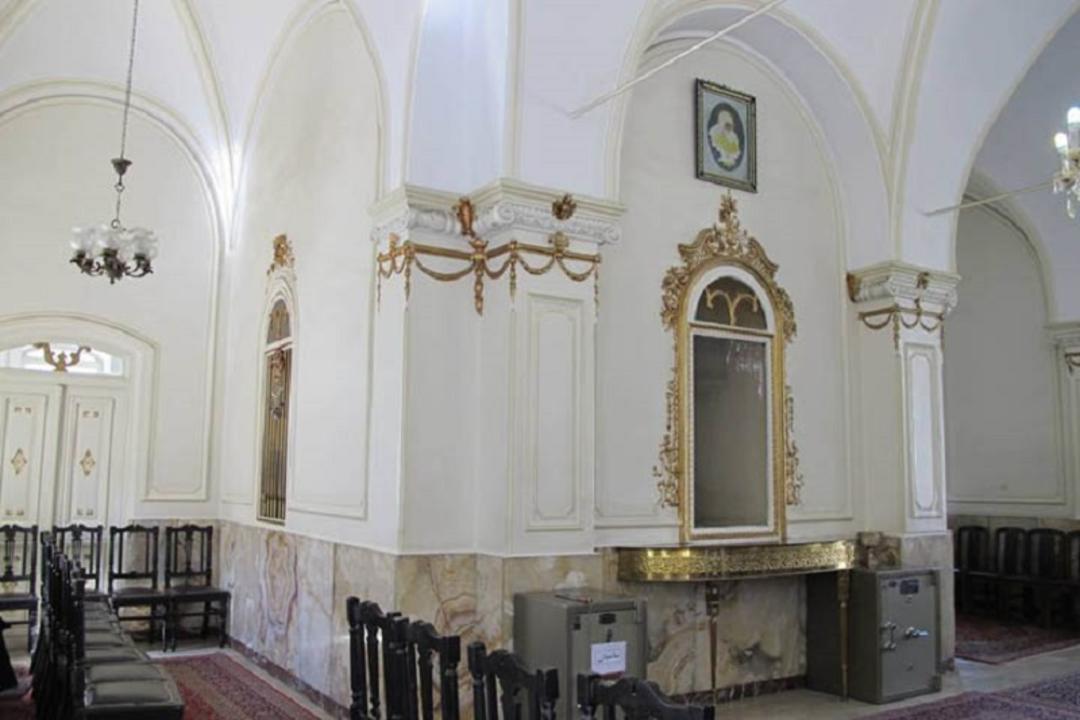 سالن نیایش آدریان تهران