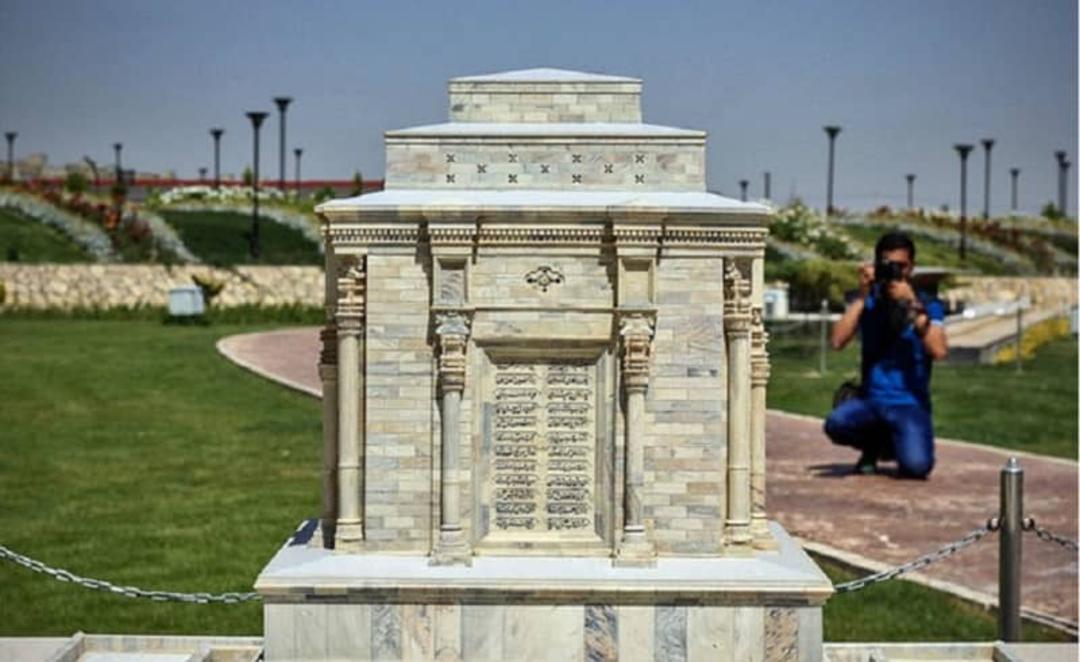ماکت آرامگاه فردوسی در پارک مینیاتوری مشهد
