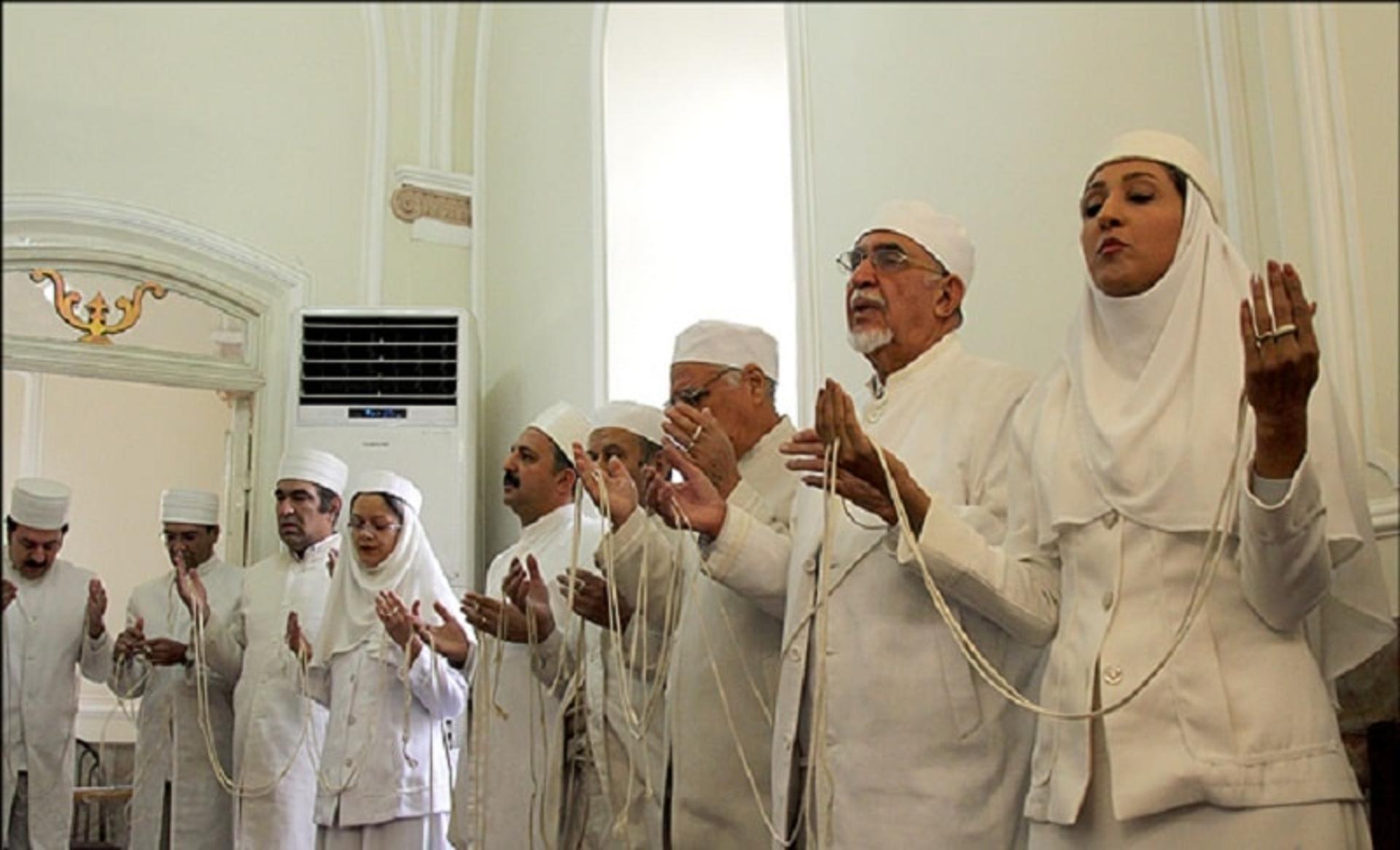 برگزاری مراسم در آتشکده آدریان