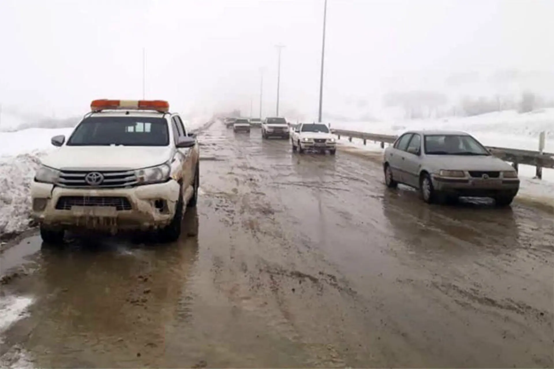 بارش برف در جاده‌ها