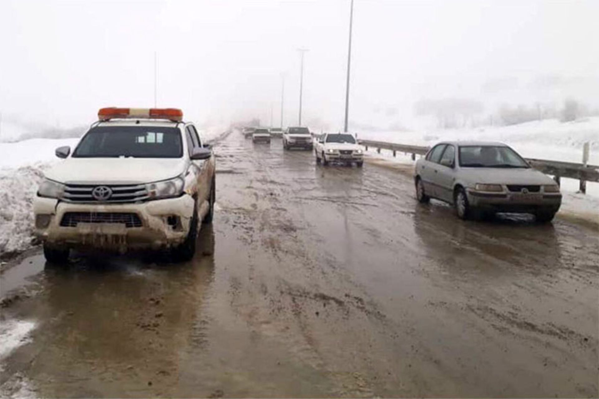 بارش برف در جاده‌ها