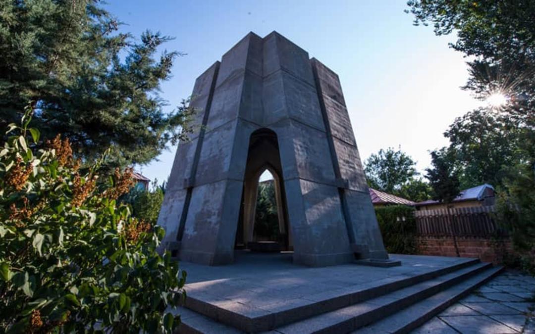 مقبره اوحدی مراغه ای