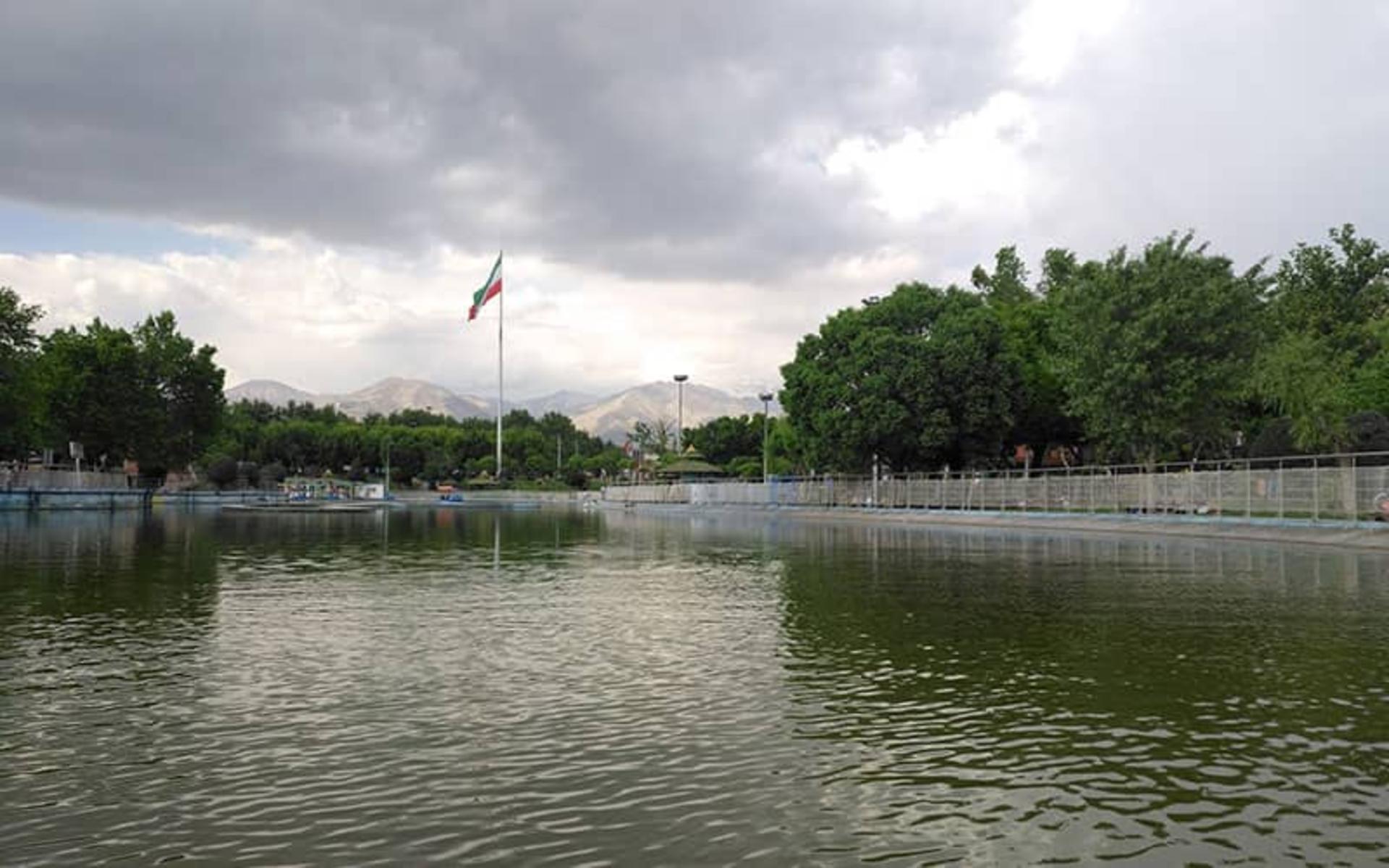 دریاچه بزرگ در پارک المهدی تهران
