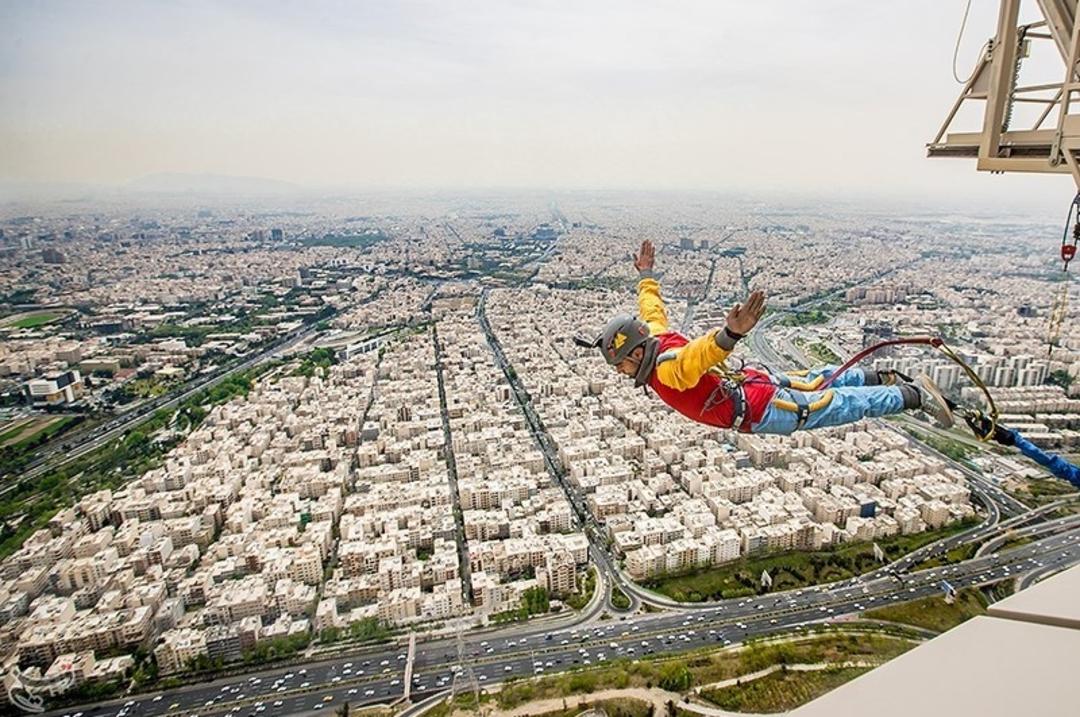 سکوی پرش بانجی جامپینگ برج میلاد