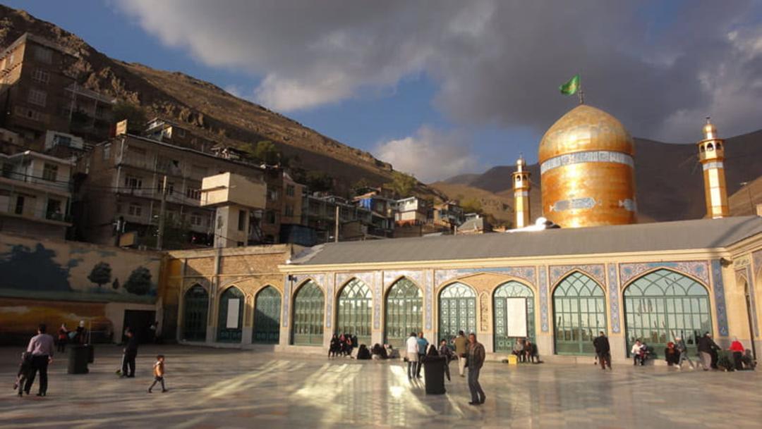 صحن امامزاده داوود کن