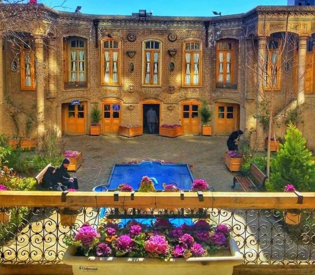 خانه داروغه مشهد در فصل بهار