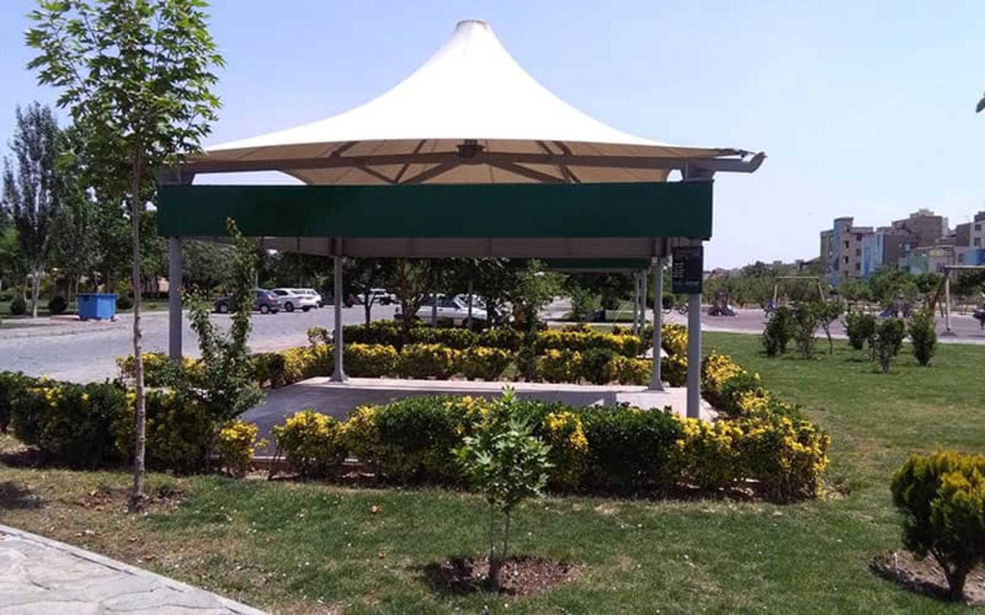 آلاچیق بزرگی در پارک ولایت